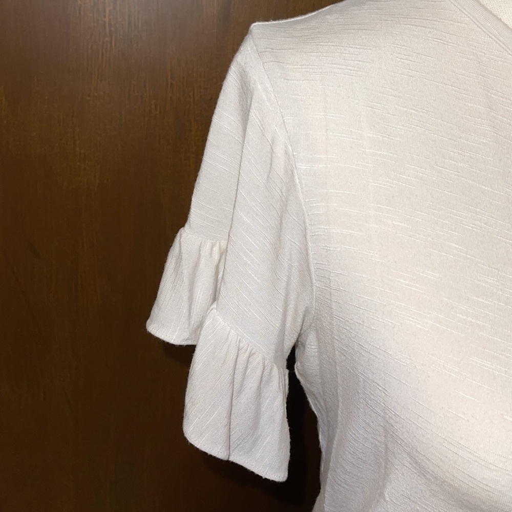 Women’s Loft Ruffled Sleeve Top - Barely Worn! - Picture 2 of 3